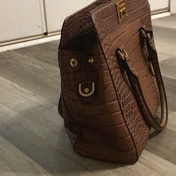 Michael Kors gator print leather bag, large. Excellent shape. Close button 45% - Picture 2 of 7